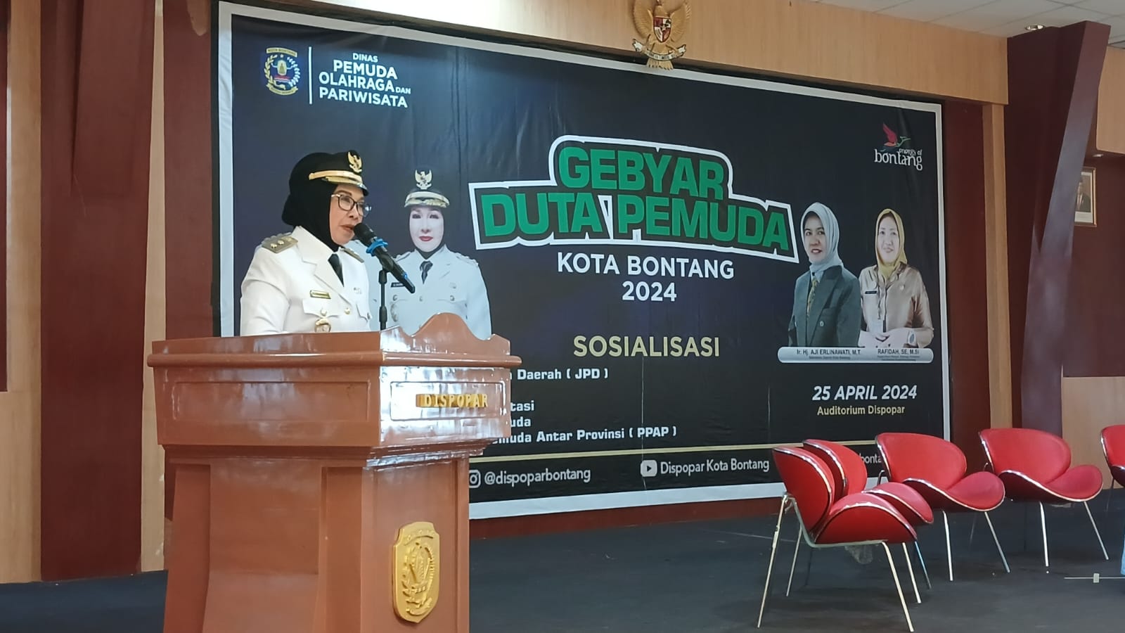 Pembukaan Acara Sosialisasi Kegiatan Kepemudaan Dispopar oleh Wawali Najirah