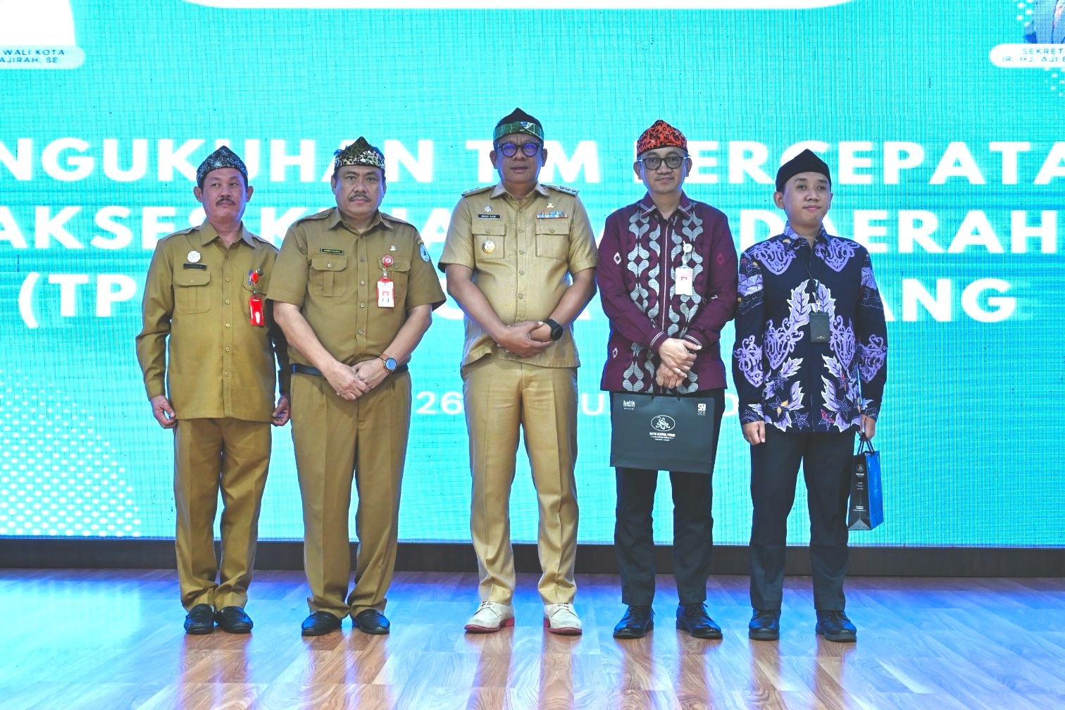Wali Kota Basri Rase Kukuhkan Tim Percepatan Akses Keuangan Daerah (TPAKD) Kota Bontang