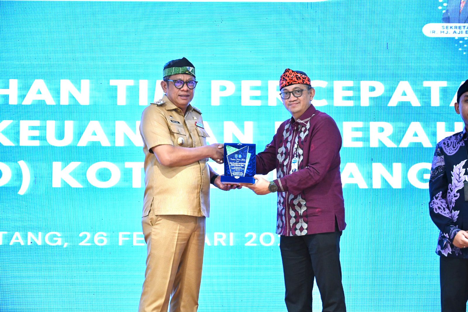 Wali Kota Basri Rase Kukuhkan Tim Percepatan Akses Keuangan Daerah (TPAKD) Kota Bontang