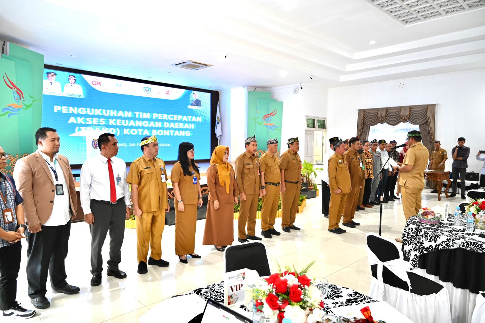 Wali Kota Basri Rase Kukuhkan Tim Percepatan Akses Keuangan Daerah (TPAKD) Kota Bontang