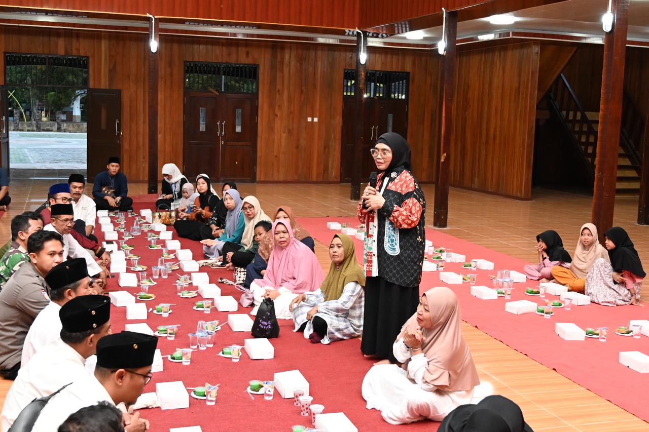 Buka Puasa Bareng Lembaga Adat Guntung, Wali Kota Janjikan Lapangan Mini Soccer
