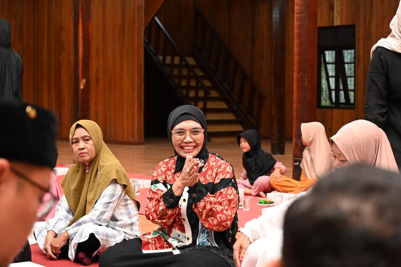 Buka Puasa Bareng Lembaga Adat Guntung, Wali Kota Janjikan Lapangan Mini Soccer