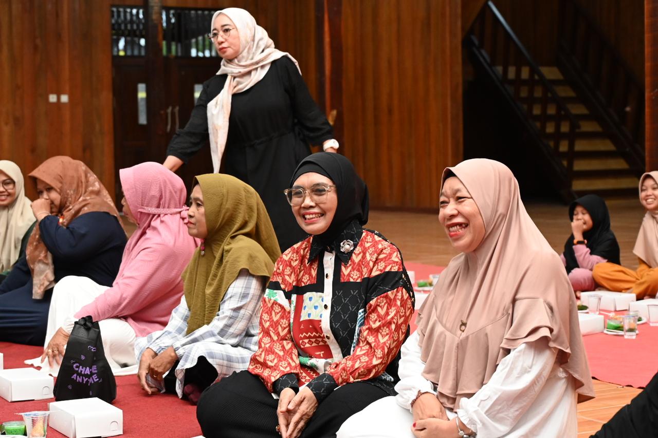 Buka Puasa Bareng Lembaga Adat Guntung, Wali Kota Janjikan Lapangan Mini Soccer