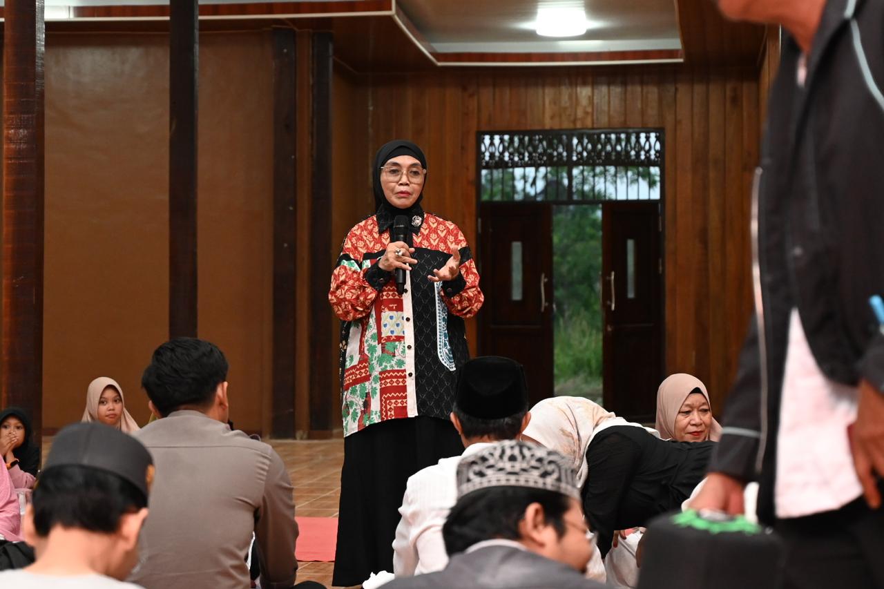 Buka Puasa Bareng Lembaga Adat Guntung, Wali Kota Janjikan Lapangan Mini Soccer