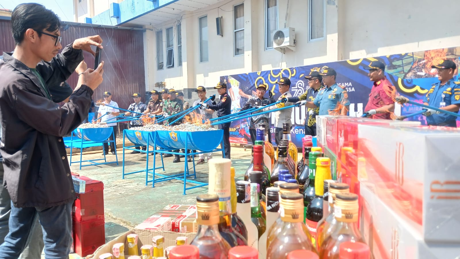 Lukman Saksikan Pemusnahan BKC Ilegal di KPPBC TMP C Bontang