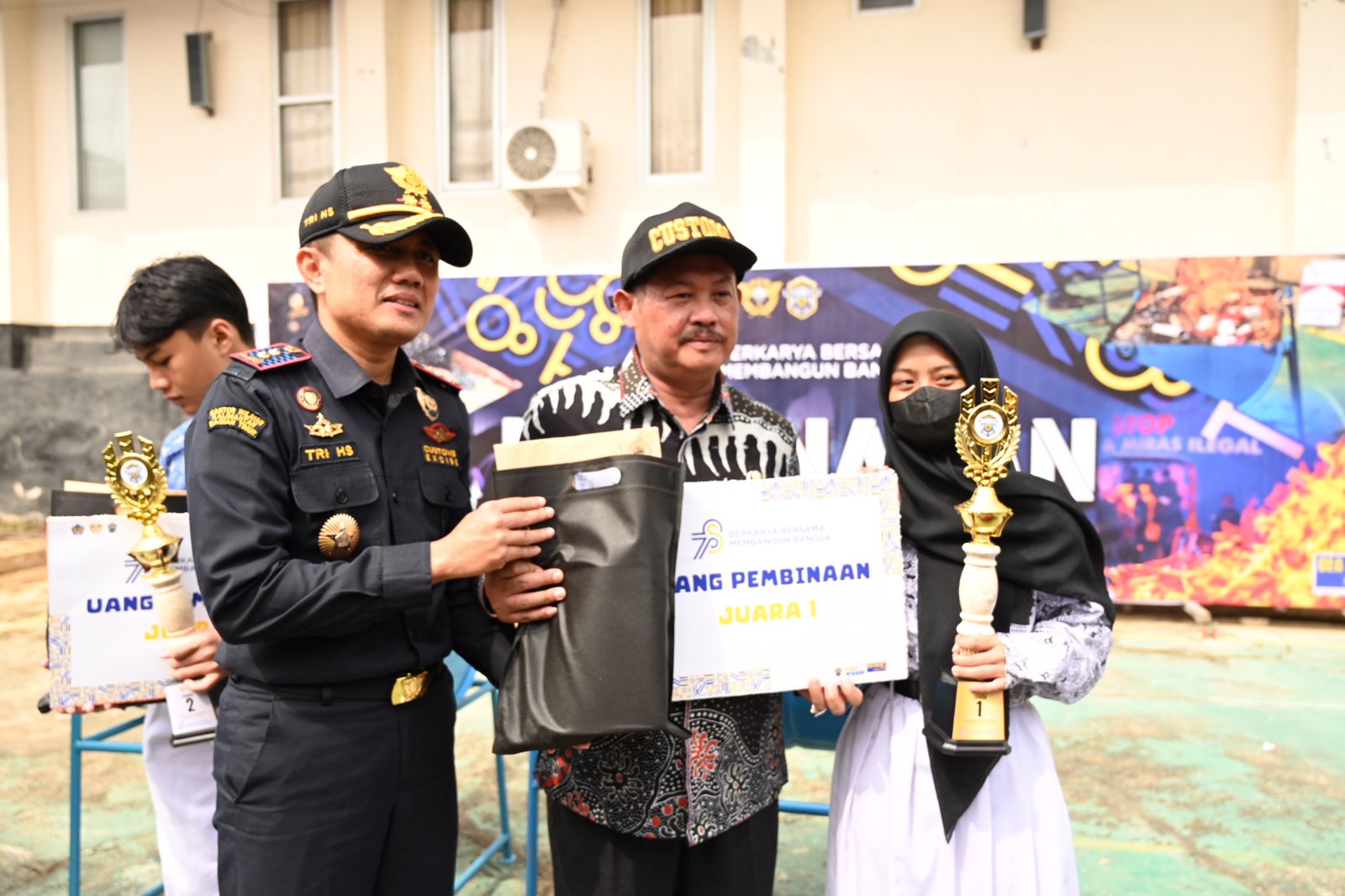 Lukman Saksikan Pemusnahan BKC Ilegal di KPPBC TMP C Bontang