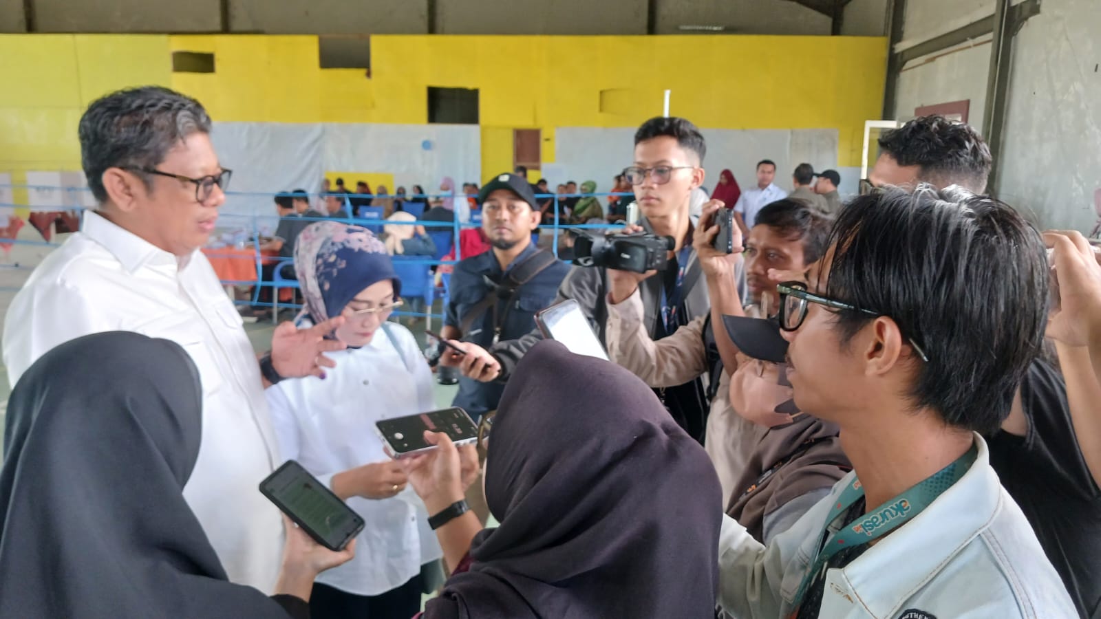 Wali Kota dan Wakil Wali Kota Bontang Nyoblos di TPS yang Sama, Ajak Warga Gunakan Hak Pilih