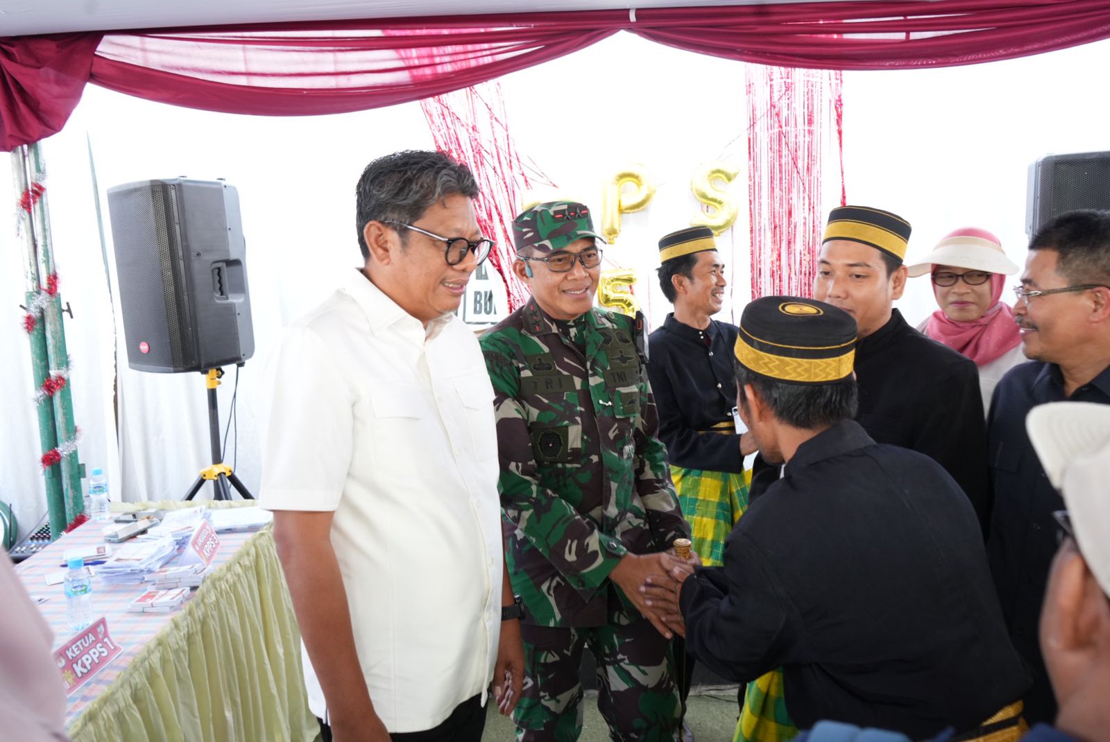 Pj Gubernur bersama Petinggi TNI/Polri Kaltim Tinjau Pelaksanaan Coblosan di Bontang: Apresiasi Kesiapan KPPS dan Pesan Kebersamaan