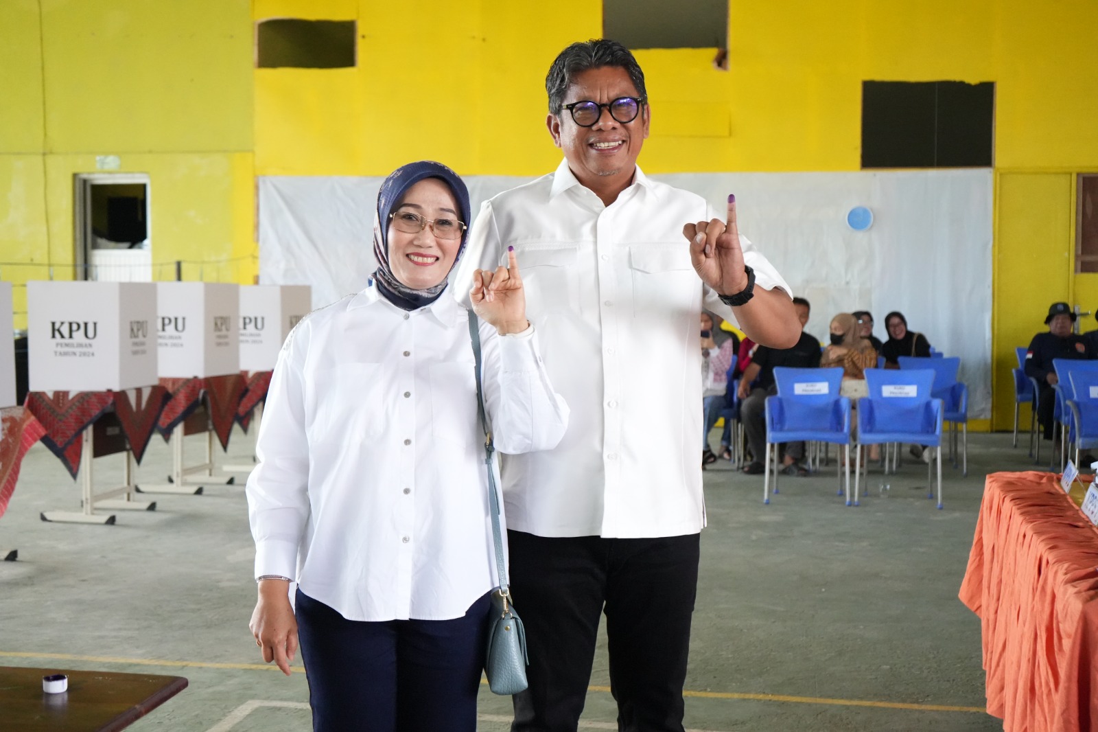 Wali Kota dan Wakil Wali Kota Bontang Nyoblos di TPS yang Sama, Ajak Warga Gunakan Hak Pilih