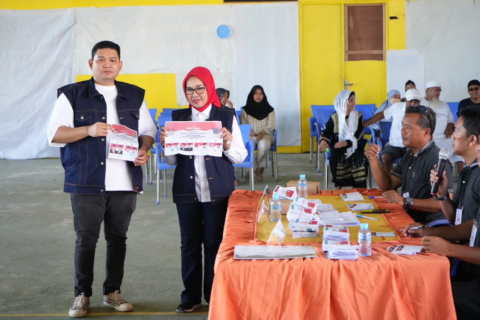 Wali Kota dan Wakil Wali Kota Bontang Nyoblos di TPS yang Sama, Ajak Warga Gunakan Hak Pilih