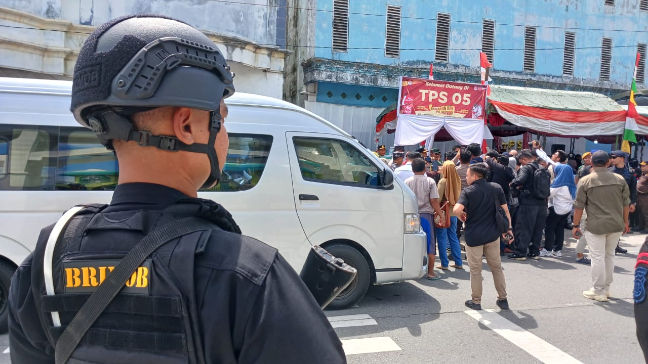 Wali Kota dan Wakil Wali Kota Bontang Nyoblos di TPS yang Sama, Ajak Warga Gunakan Hak Pilih