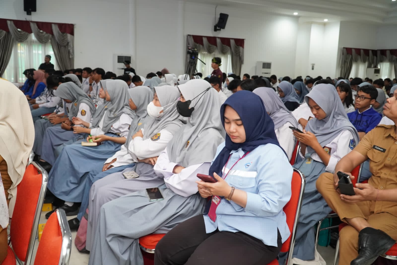 Basri Ajak Warga Bontang Gemar Membaca dalam Talkshow Membaca dan Menulis
