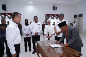 KPU Lantik Panitia Pemilihan Kecamatan, Wali Kota Pesan Wujudkan Integritas