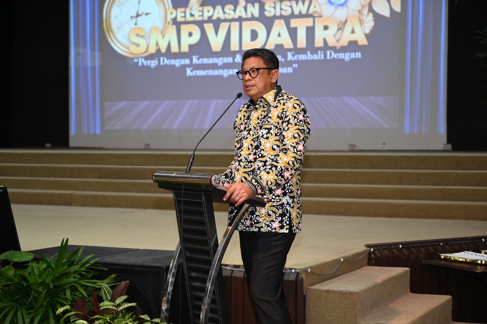 Hadiri Pelepasan Angkatan ke 46 SMP Vidatra: Walikota, Jadilah Yang Terbaik Dimanapun Berada